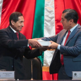 El secretario de Hacienda, Rogelio Ramírez de la O, entrega el Paquete Económico 2025 en la Cámara de Diputados (Foto: Gobierno de México)