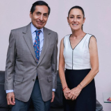 El secretario de Hacienda, Rogelio Ramírez de la O, y la virtual Presidenta, Claudia Sheinbaum.
