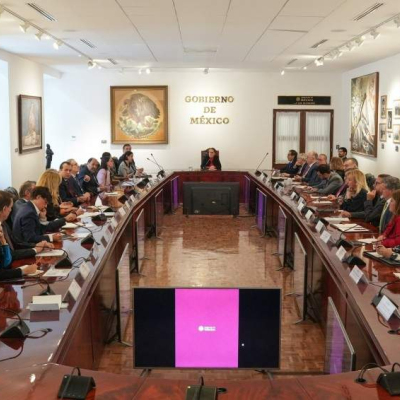 Claudia Sheinbaum en reunión con el Consejo Asesor de Desarrollo Económico Regional y Relocalización el 9 de enero (Foto: X @Claudiashein)