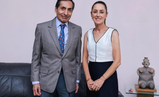 El secretario de Hacienda, Rogelio Ramírez de la O, y la virtual Presidenta, Claudia Sheinbaum.