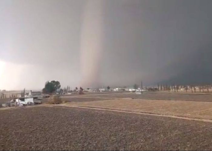 La 'Serpiente de agua' se produjo por masas de aire frío y caliente de los últimos días. Foto: Facebook