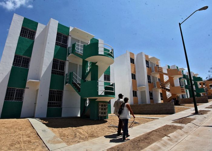 La falta de servicios y la lejanía con el área conurbada son dos de las razones del abandono y de lo barato de estas casas en venta.