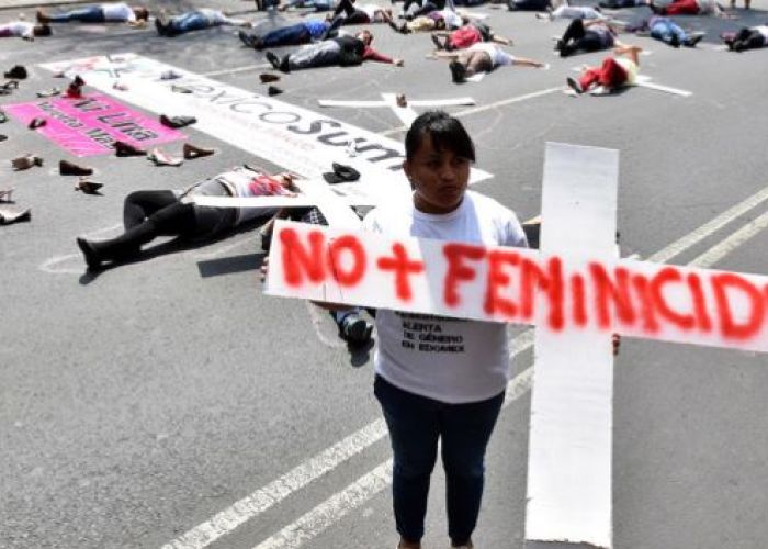 Para prevenir feminicidios, el gobierno de la CDMX entregará botones de pánico a víctimas de violencia familiar. 