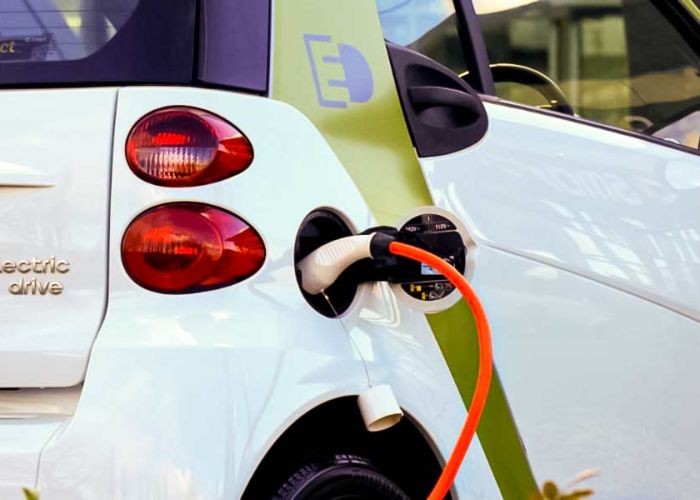 La mayoría de las armadoras globales prometen producir solo autos eléctricos para 2030-2050 (Foto: Canal del Congreso)