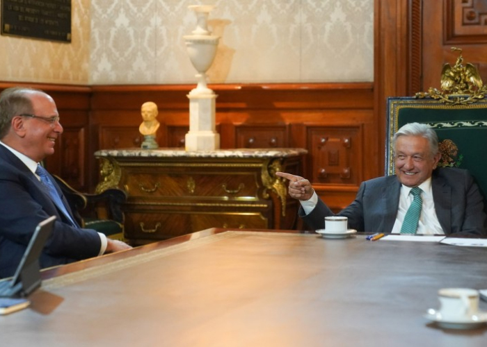 López Obrador y Larry Flink, CEO de Blackrock (Foto: Twitter lopezobrador_) 