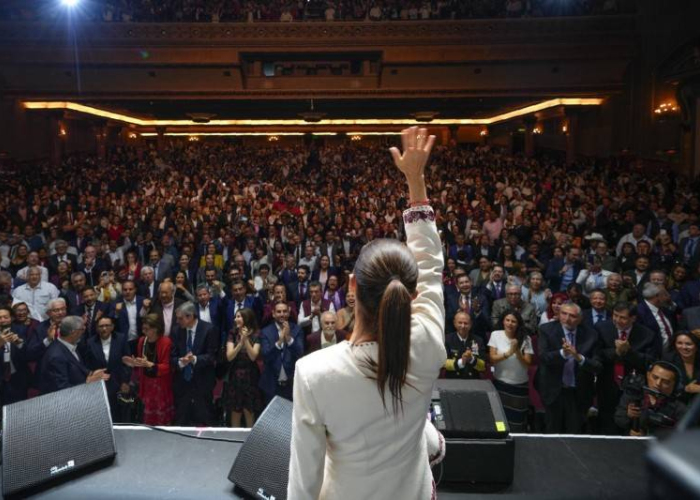 Claudia Sheinbaum el 15 de agosto en el Teatro Metropolitan de la CDMX (Foto: X @Claudiashein)