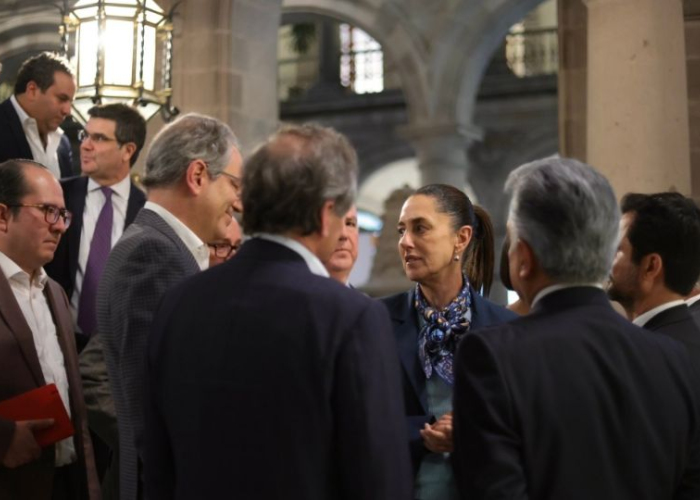 Claudia Sheinbaum, aún Jefa de Gobierno de la CDMX, con empresarios en febrero 2023 (Foto: X @Claudiashein) 