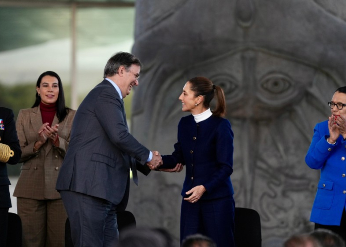 Marcelo Ebrard, secretario de Economía y la presidenta Claudia Sheinbaum en la presentación del Plan México (Foto: Presidencia)