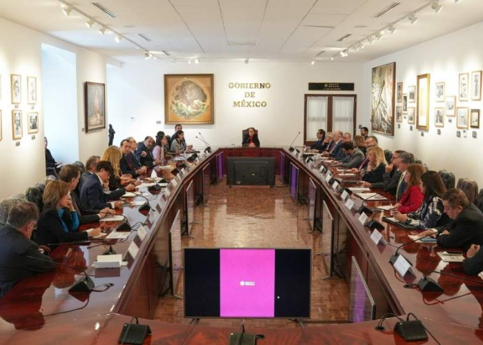 Claudia Sheinbaum en reunión con el Consejo Asesor de Desarrollo Económico Regional y Relocalización el 9 de enero (Foto: X @Claudiashein)