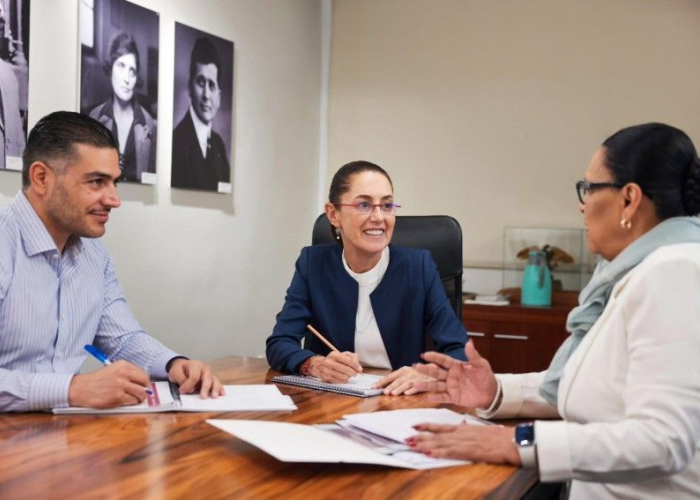 Claudia Sheinbaum con miembros de su futuro gabinete (Foto: X @claudiashein)