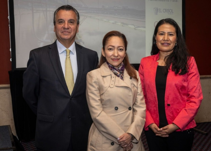 Raúl Rodríguez, director del Consejo Ejecutivo del Agua, Marissa Mar Pecero, estratega de Comunicación y educación en agua y Tecnologías de la Información y Matilde Saldivar, directora de Aquatech México, durante la conferencia de presentación. (Imagen: Aquatech)